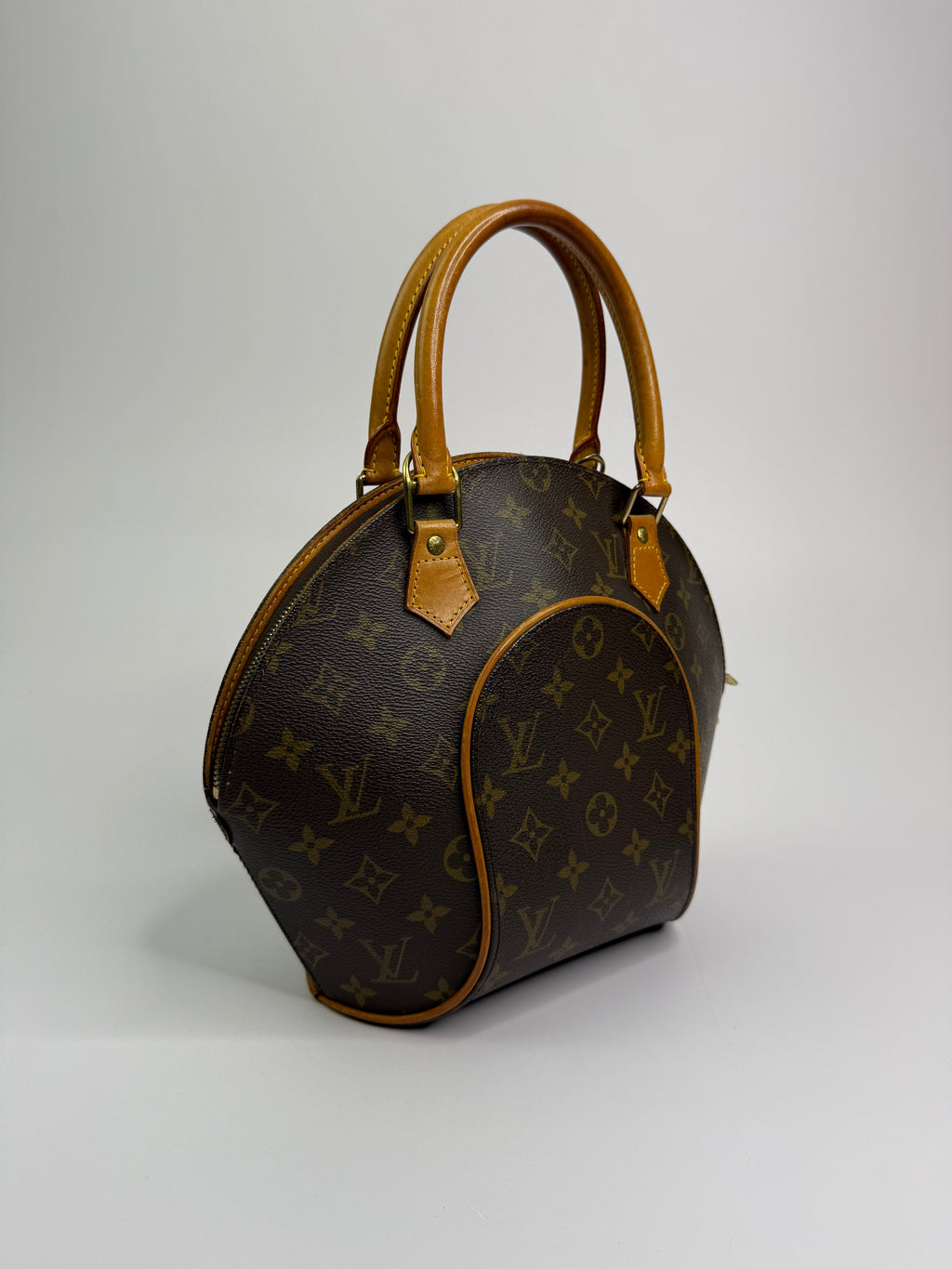 Louis Vuitton – Ellipse MM