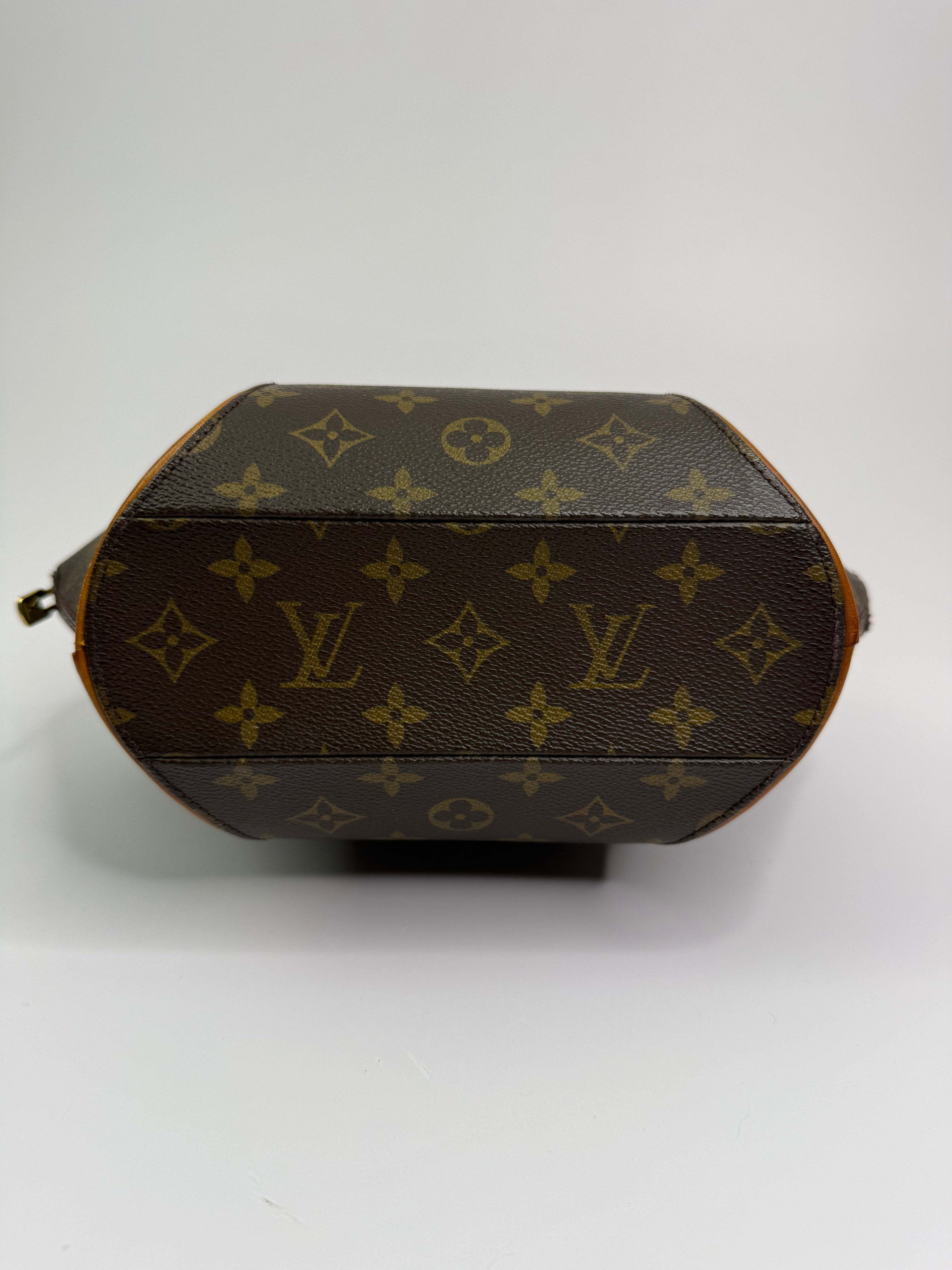 Louis Vuitton – Ellipse MM