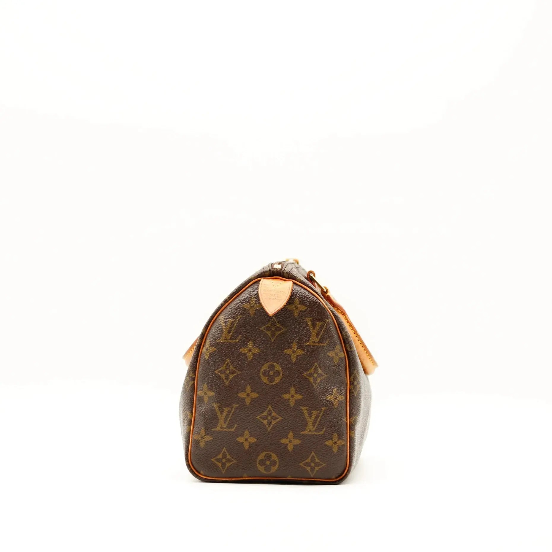 Sac Louis Vuitton Speedy 25 en toile Monogram, sac de luxe d’occasion authentique disponible chez Sorayae.