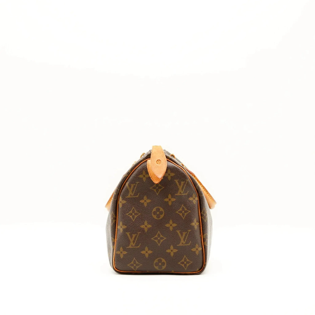 Sac Louis Vuitton Speedy 25 en toile Monogram, sac de luxe d’occasion authentique disponible chez Sorayae.
