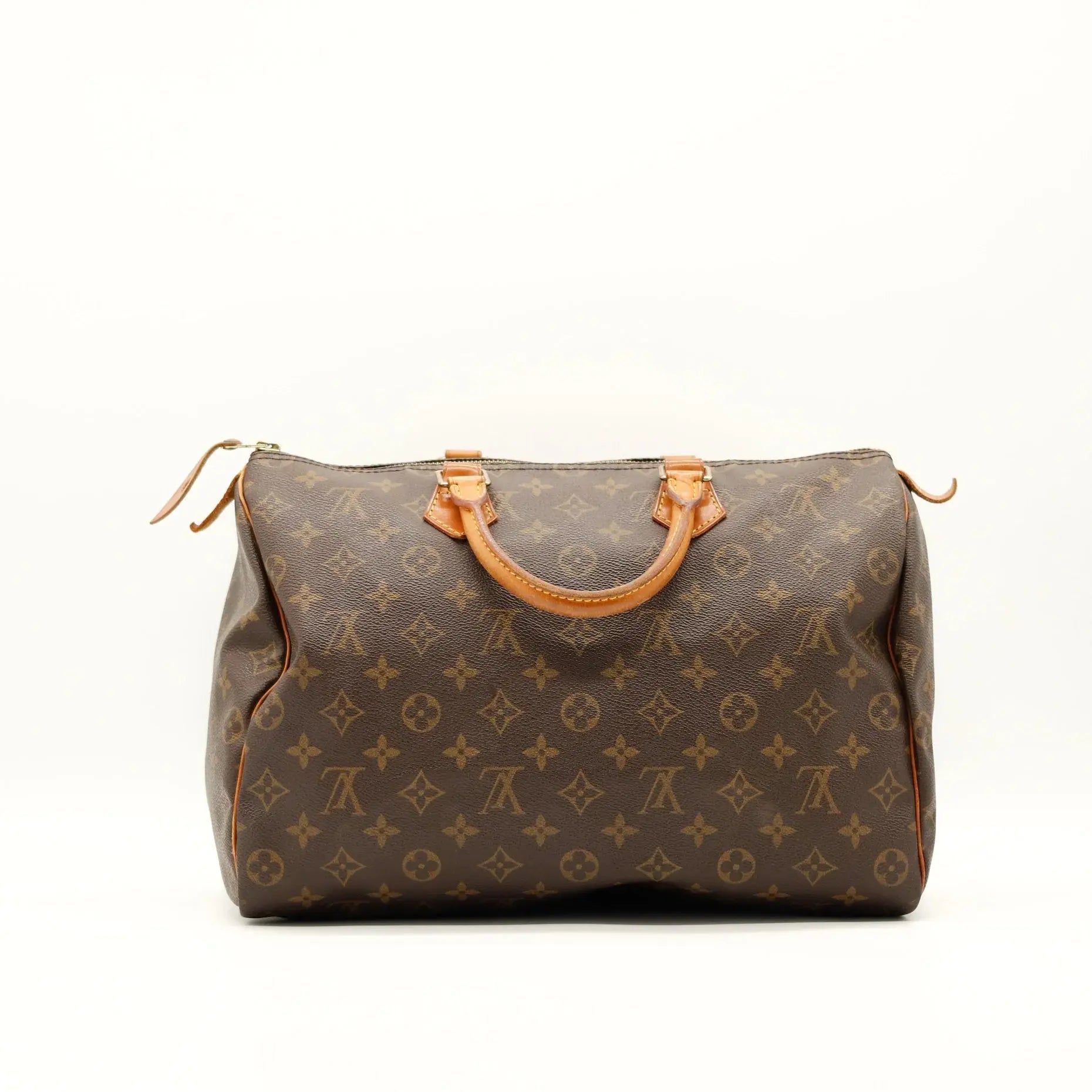 Sac Louis Vuitton Speedy 35 en toile Monogram, sac de luxe d’occasion authentique disponible chez Sorayae.